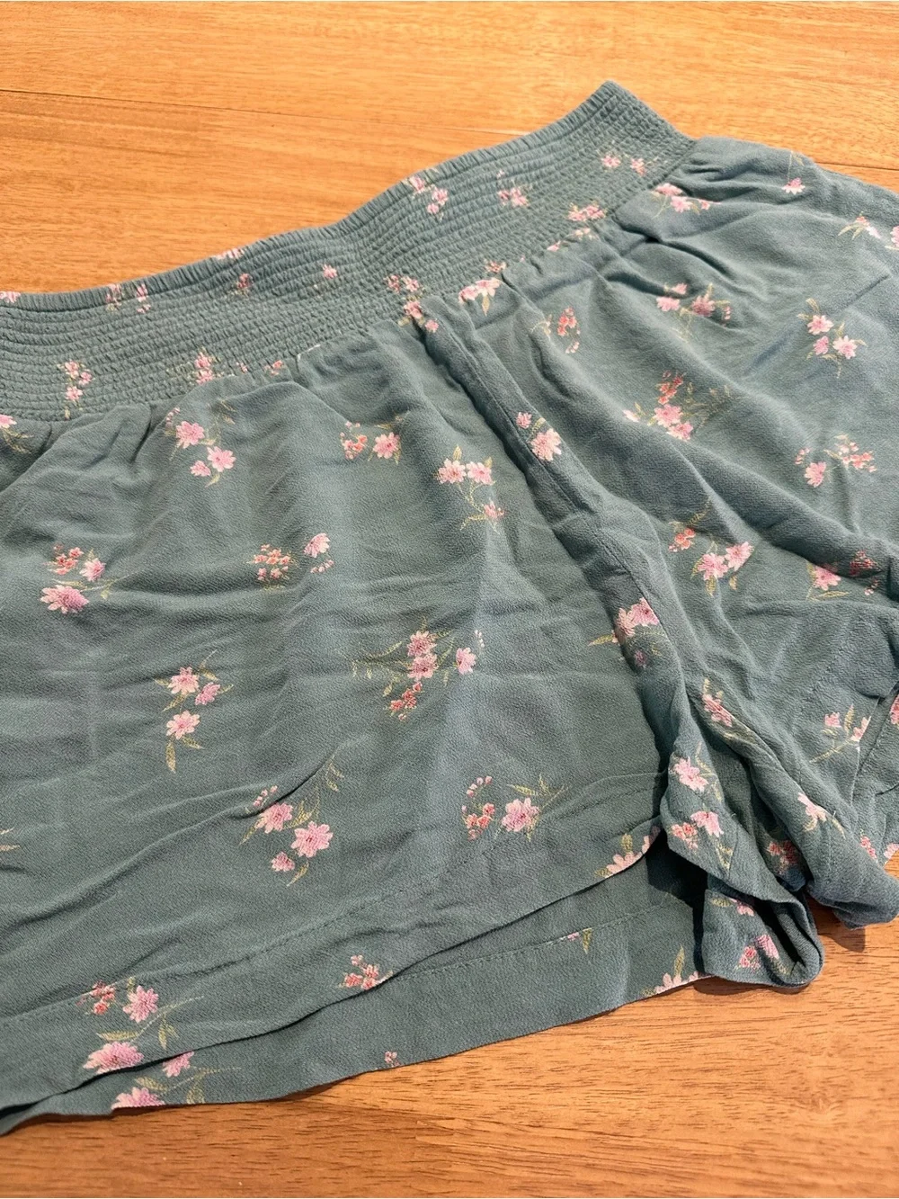 American Eagle Green and Pink Floral Smocked High-Waist Shorts Size Small